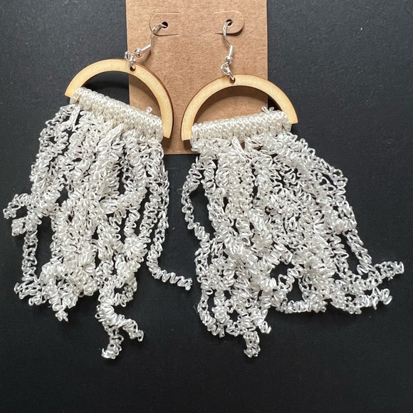 Handmade macramé jellyfish earrings - Picture 2 of 4